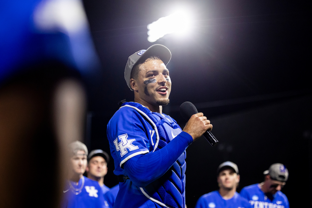 Notebook: Devin Burkes returns, latest on Kentucky's roster building