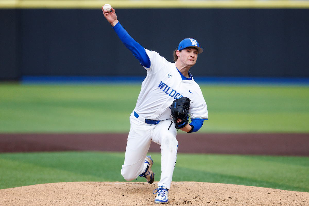Kentucky takes game one of doubleheader over South Carolina