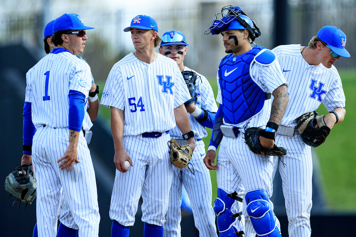 Observations: Kentucky falls in another rubber match