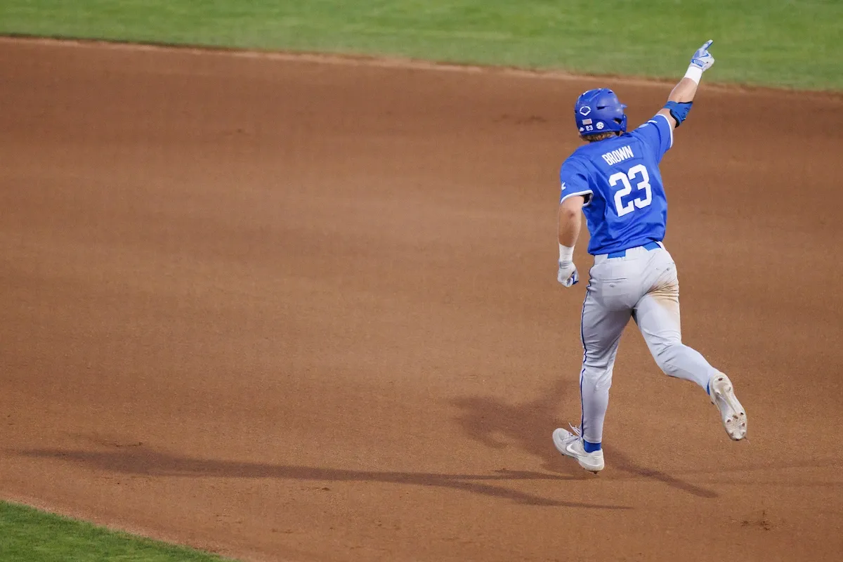 Scrimmage Observations (9/26): Brown, Schwartz make loud contact