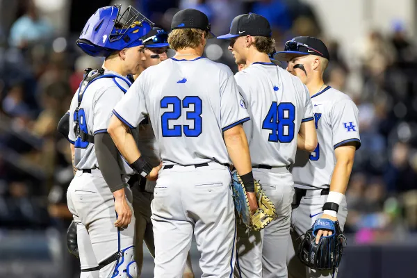 Pitching staff falters in second straight rubber match as LSU beats Kentucky 17-10