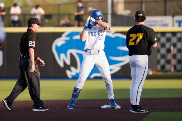 Kentucky evens series with 9-2 win over Missouri